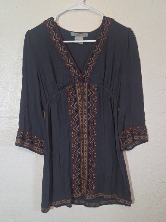 Flying Tomato Tops - Flying Tomato Gray Embroidered V-Neck Tunic Top Womens Size Large 100% Rayon